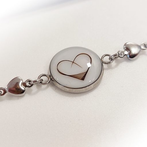 Zapestnica iz materinega mleka in laski oblikovani v srce